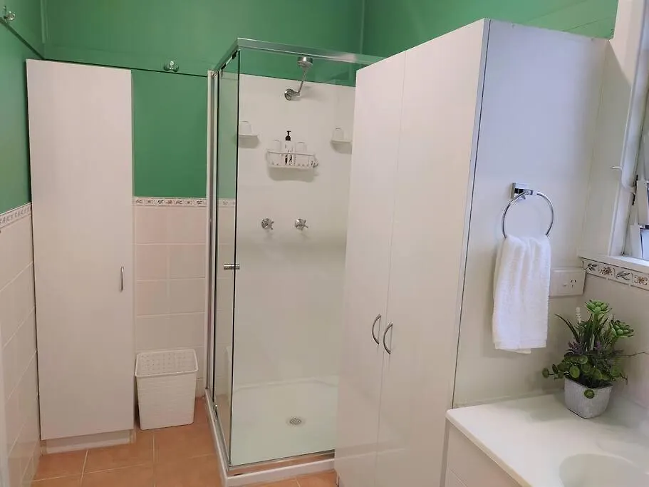 Cute Cottage - 2 Bedrooms - City & Strand Beach Location Townsville