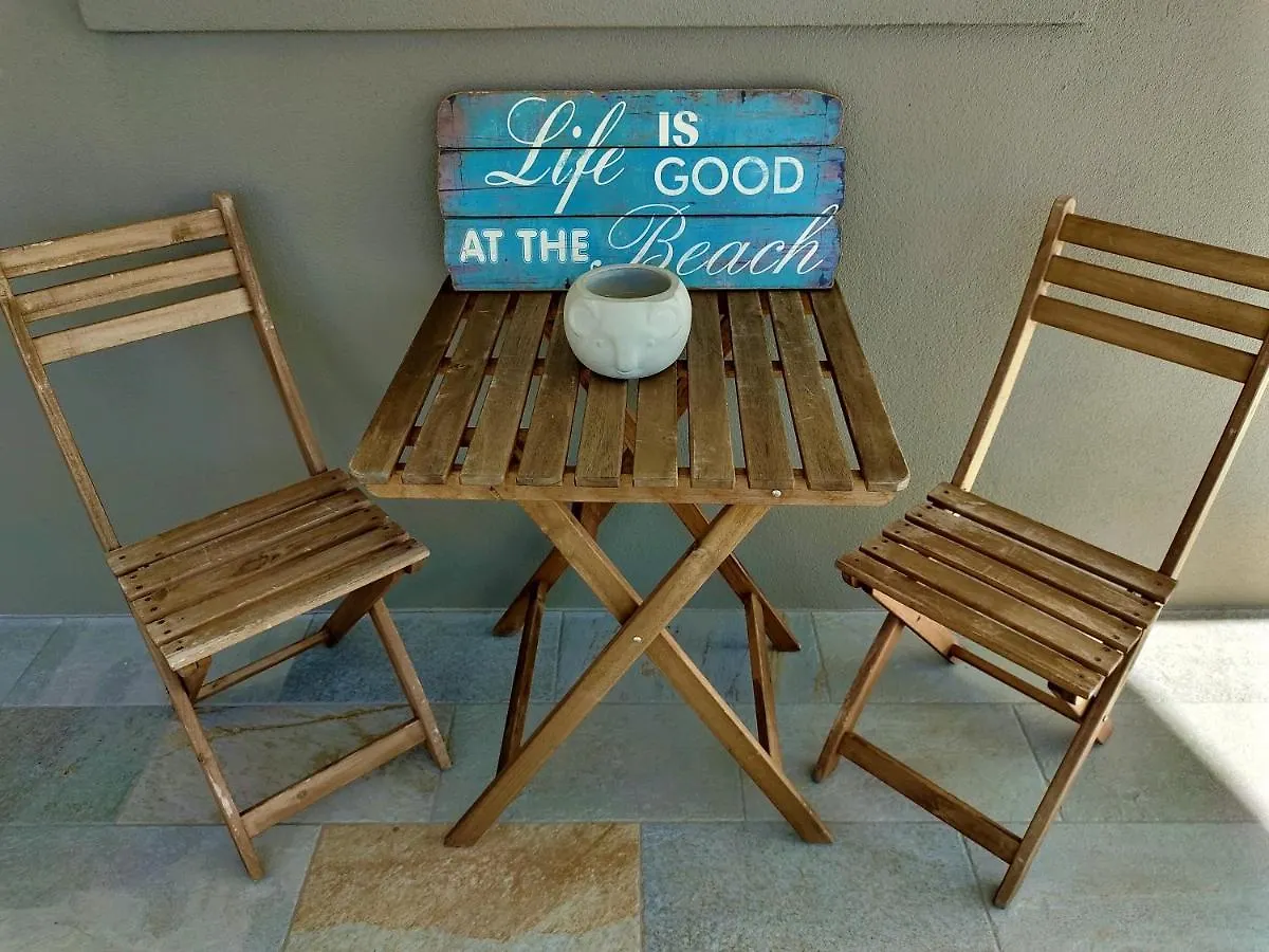 Cute Cottage - 2 Bedrooms - City & Strand Beach Location Townsville Apartmán