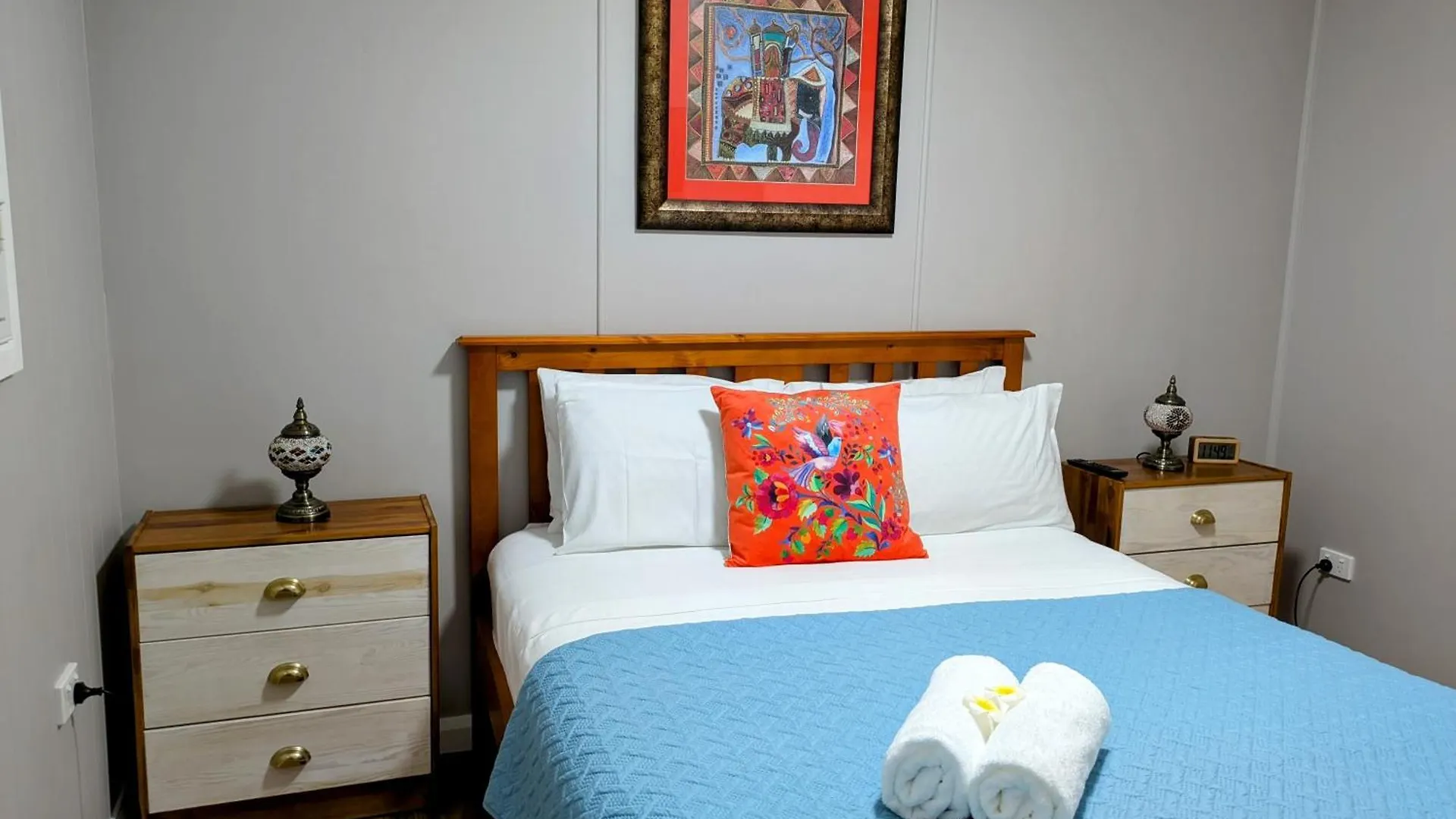 Cute Cottage - 2 Bedrooms - City & Strand Beach Location Townsville